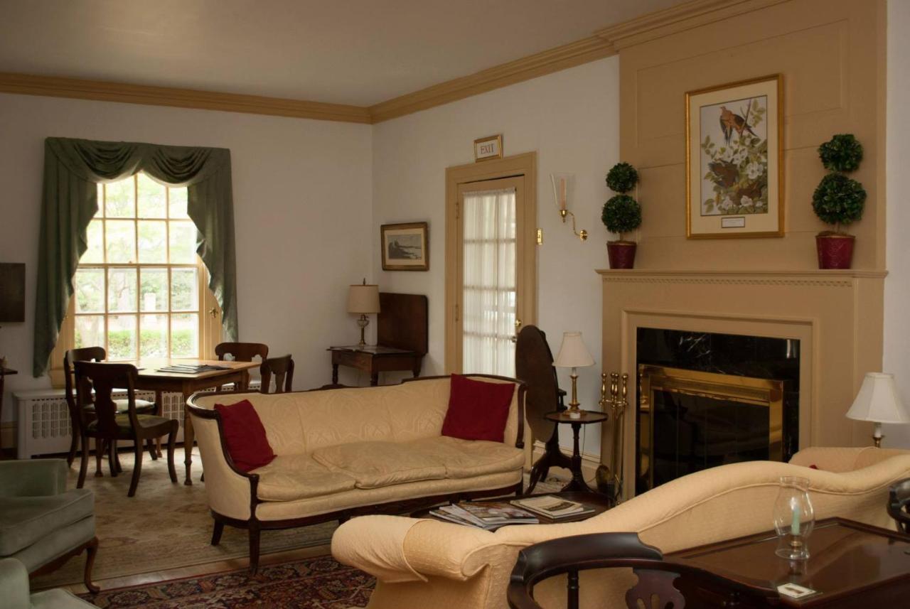 Colonial Capital B&B Вильямсбург Экстерьер фото