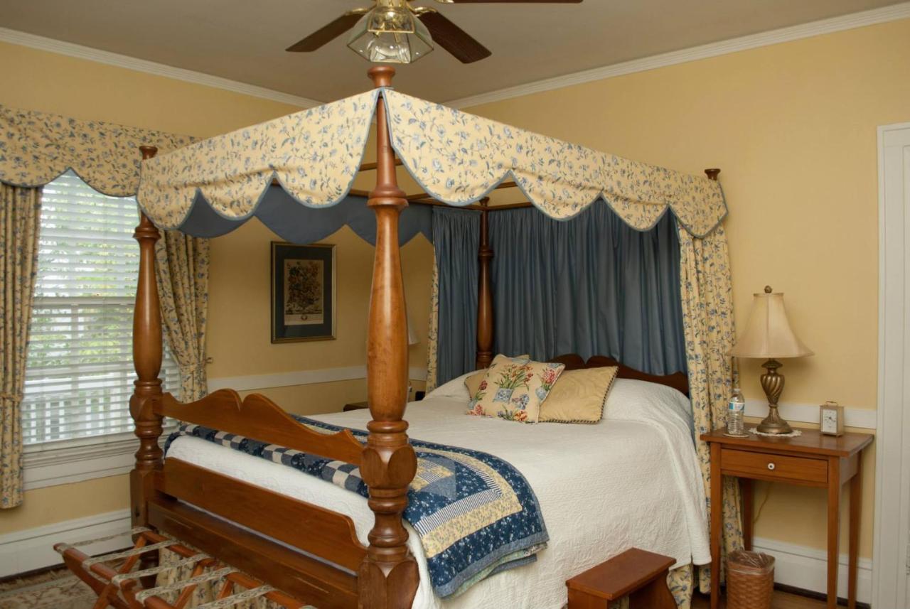 Colonial Capital B&B Вильямсбург Экстерьер фото