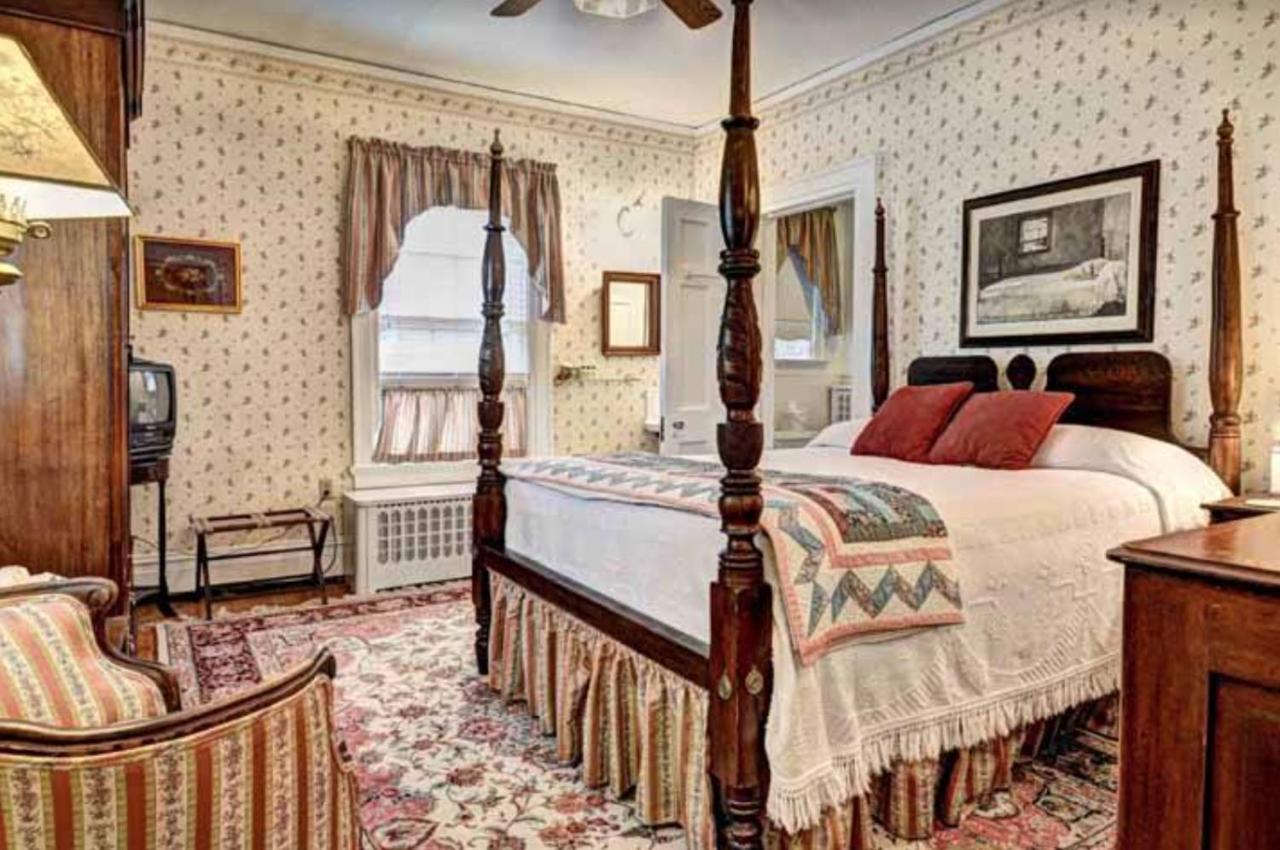 Colonial Capital B&B Вильямсбург Экстерьер фото