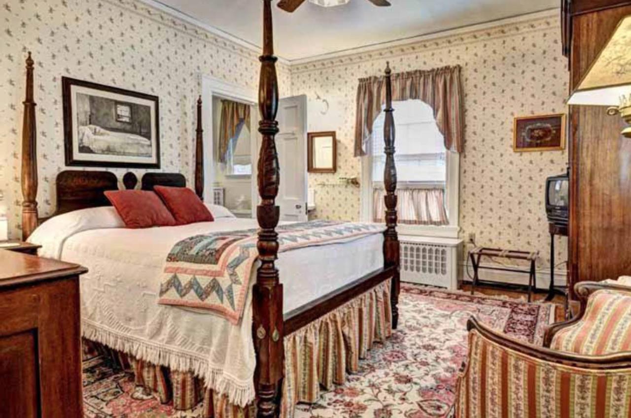 Colonial Capital B&B Вильямсбург Экстерьер фото