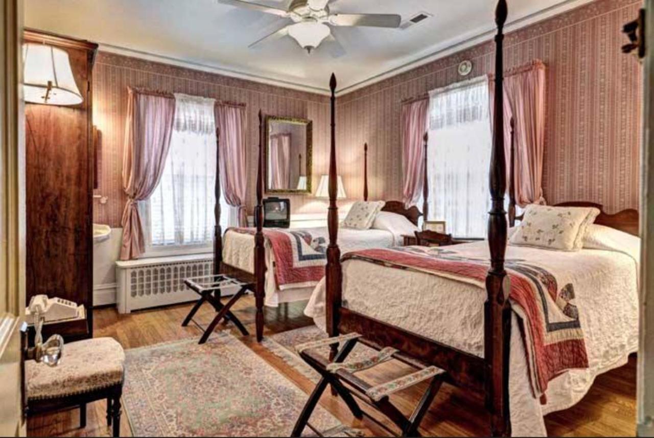 Colonial Capital B&B Вильямсбург Экстерьер фото